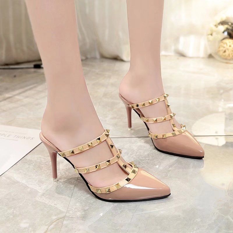 讲真的，喜欢穿高跟鞋的女人，走到哪都是很有魅力的