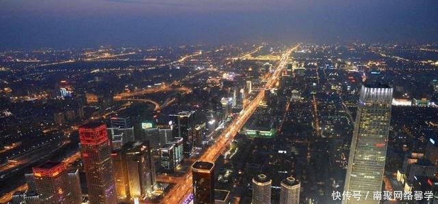 中国五大城市夜景对比, 四大一线城市也比不上香港