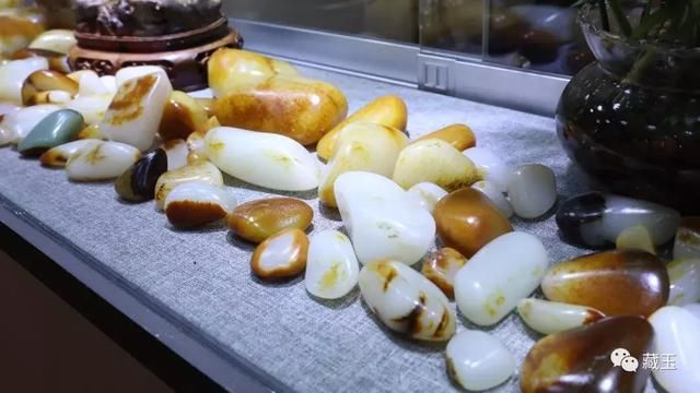 买一送一的和田玉，100块钱的籽料你要吗？