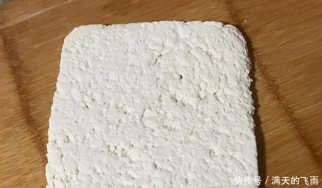 「做出来」想吃豆腐出不去,咋办那就用黄豆和白醋在家做一块豆腐来吃