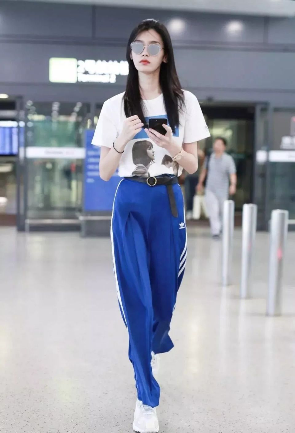 超多明星都在穿!原来今年下一双会火的鞋是它!