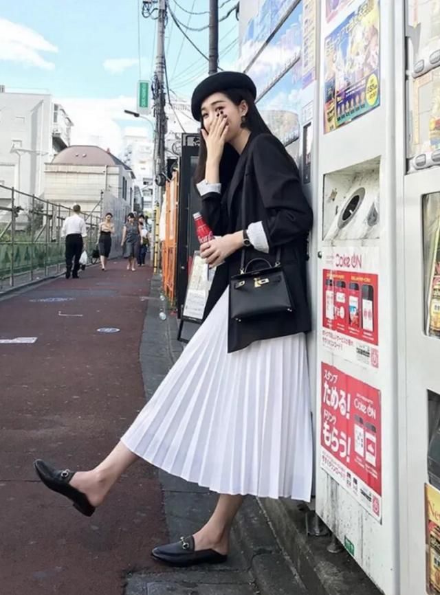  『玛丽珍鞋』你穿过“猪蹄鞋”吗？这些女孩子可真搞笑，看到这鞋子差点被笑死