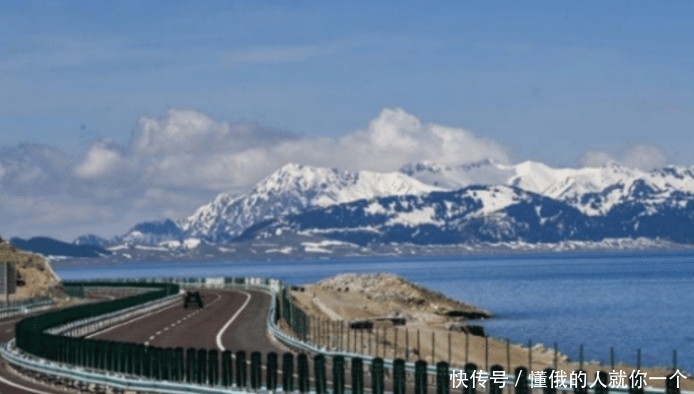 印度男子第一次来中国旅游，一上车就迷茫了：你们管这叫高速？