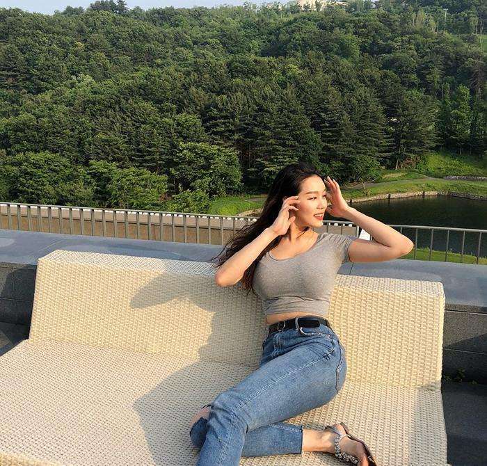 街拍：休闲的穿搭好看不挑人, 修饰美妙身材, 打造轻松随意的形象