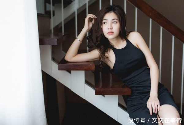  #喜欢看#美女和书选谁呢