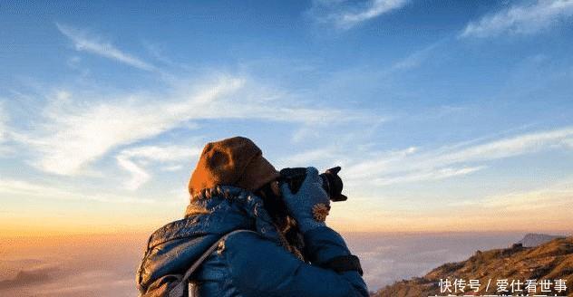 为啥中国人旅游都带单反, 而外国游客却只用卡片机