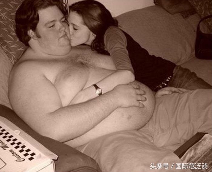 美国一肥胖男子找靓女结婚网友大喊是真爱，后被扒出所谓“真相”