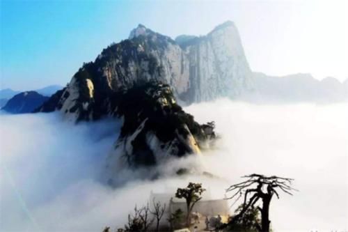 别往黄山挤了，安徽这座名山私藏了一座湖泊，夏季的避暑胜地