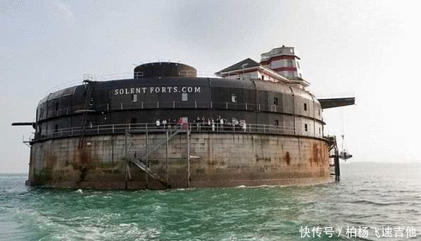 这个城堡废弃了158年，被土豪重金买下改造，结果让人意想不到