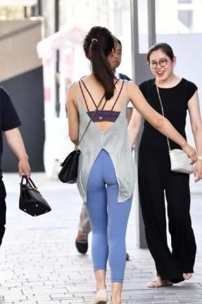 打底裤修身美观,勾勒的“三角区”却让人尴尬,这样穿才有美感!