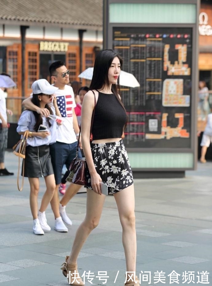  美女■街拍 穿紧身长裤的美女们, 拥有让人惊叹的好身材, 太撩人!