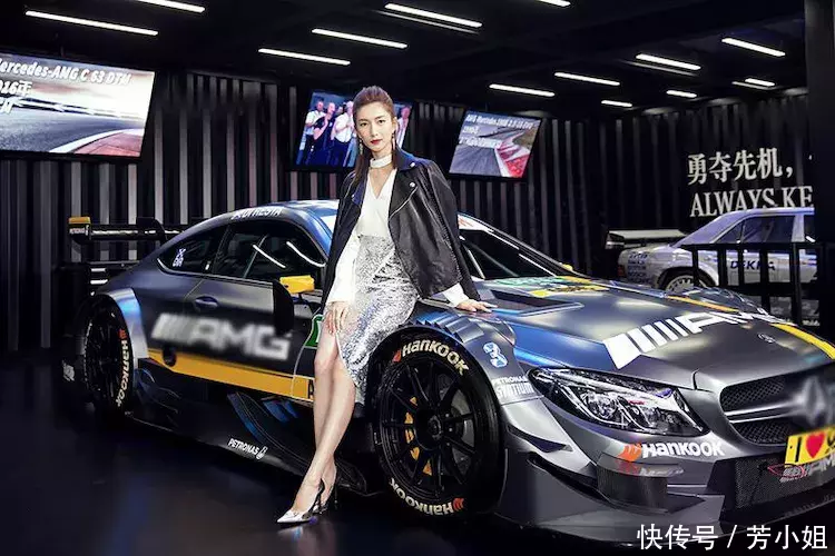 江疏影为了美太拼了，亮片裙惊艳全场，网友：看腿就够了