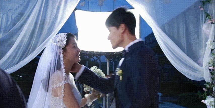  #令人堪忧#吴倩产后复工晒美照，身材恢复依然少女感，但发际线后移令人堪忧