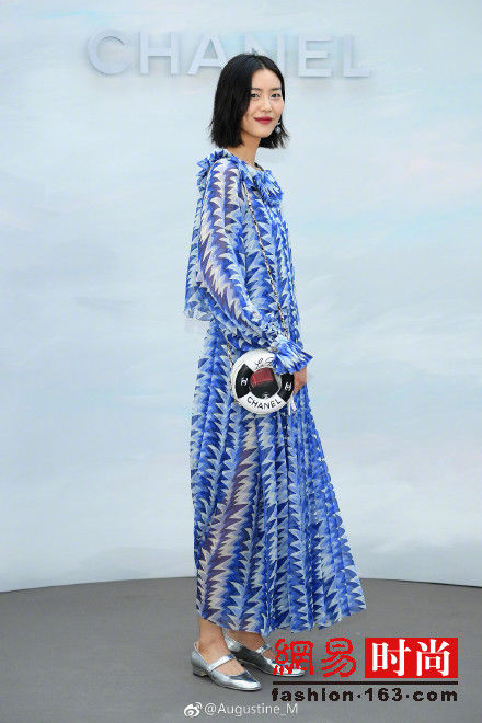 刘雯周迅同看秀 论凹造型刘雯这回输了