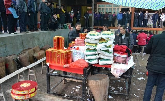  「彩礼」农村“彩礼买妻”成新风，刚说要限制，又有农民反对，