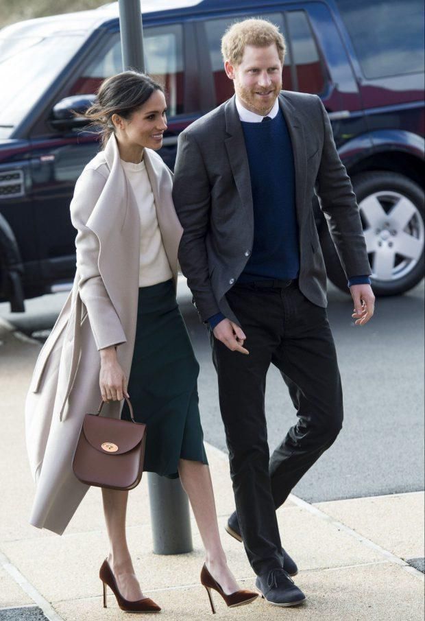 梅根王妃为什么不用好一点的包包?李英爱机场包等于一部车的首付