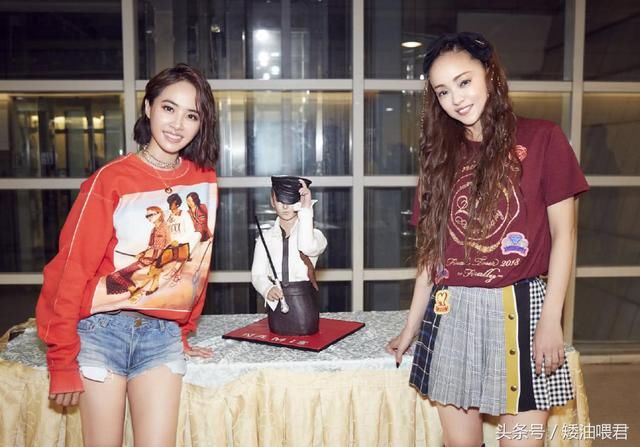 蔡依林霸气开唱，内衣都露出来了，网友:只有我看到鞋子的变化吗