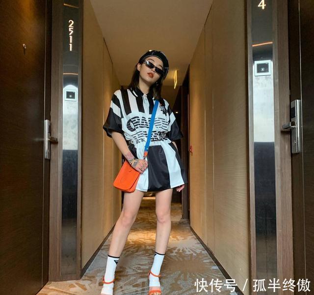  「采用」小个子也能驾驭嘻哈风，vava实力诠释超高衣品，不愧是嘻哈女王