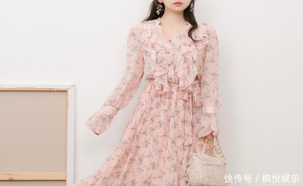  #气质#不会穿搭的你，就快备件连衣裙，不仅减龄还超显气质！