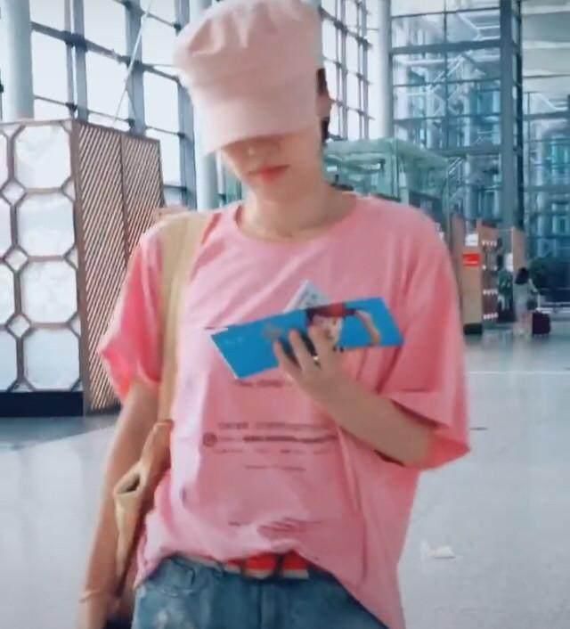 自己找亮点!马伊琍这样穿破洞牛仔裤好尴尬!