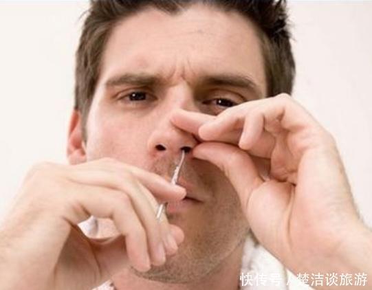 『医生』鼻毛偷偷“跑”出来,要拔掉还是剪掉医生警告别再做傻事