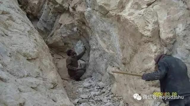 新疆和田玉山料五百年都开采不完，为啥和田玉现在价格还这么高？