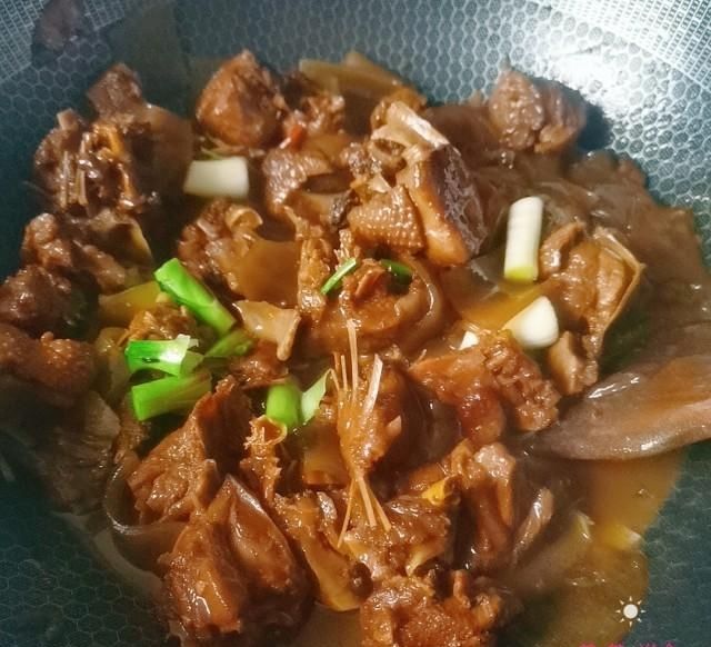  『粉皮』老鸭烧粉皮，好吃入味，鲜美不腥