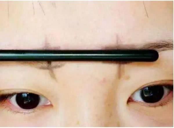  「量尺寸」百校颜：怎样画眉比较自然呢？画眉需要先量尺寸！你前期工作做到位了么？