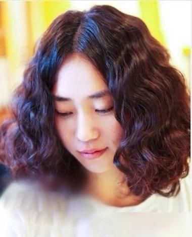 2018年网友追捧的水波纹烫发广受关注!