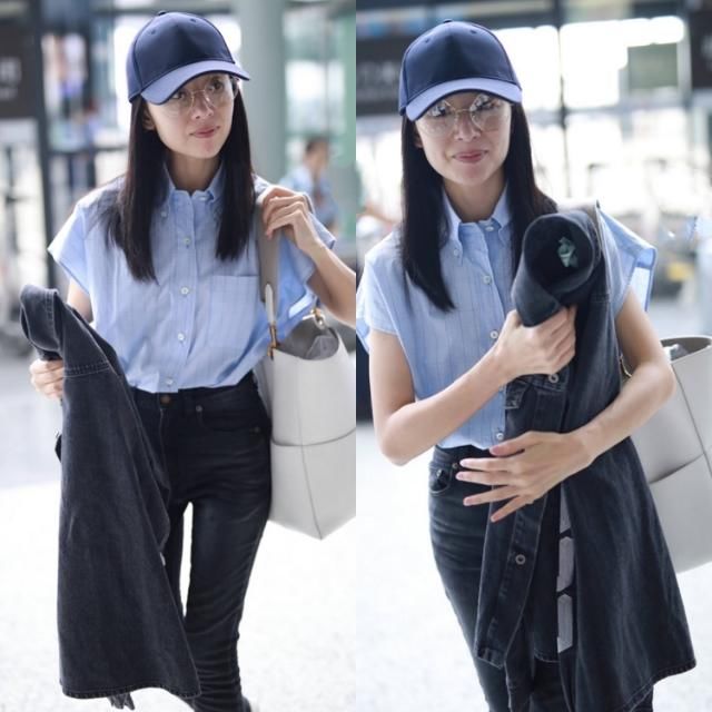 董洁简单穿搭走机场，穿紧身裤80斤却有70斤的效果，麻杆腿吸睛!