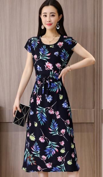 50岁以后的女人穿连衣裙一定要穿这几种！迷人又优雅！