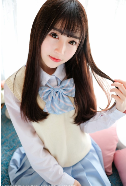 甜美白丝美腿少女：你快回家陪我，好想你