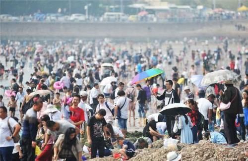 和中国交好后,黄金周赴日旅游的国人激增,当地人直言:多多益善