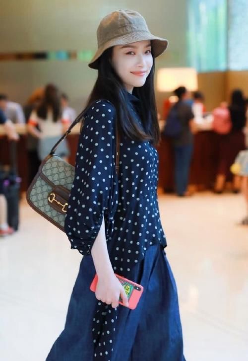  「女性」老花包＝老气？这5个经典品牌老花包也可以很时尚，一辈子都不过时