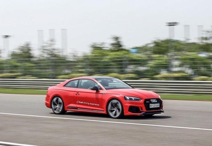奥迪跑车体验 - 奥迪RS5轨道驱动器
