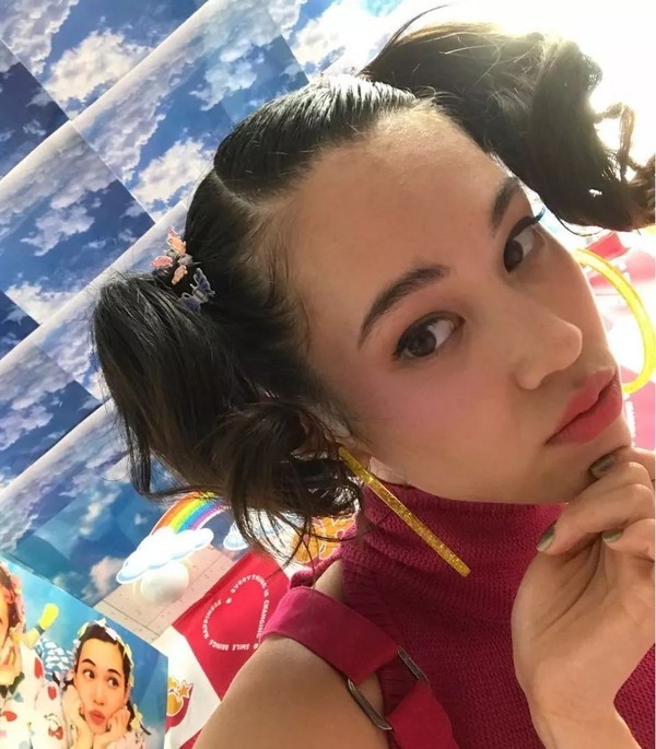 101女孩的少女感 原来靠这些“塑料”单品就能get