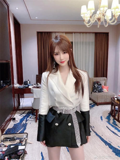  #婚姻#张檬插足小五金恩圣婚姻？男方妻子身份曝光，去年底曾发文疑告别恋情