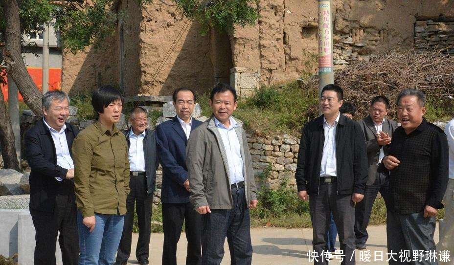 农村这3类人，持证能领取每月几千元养老金，你在内吗