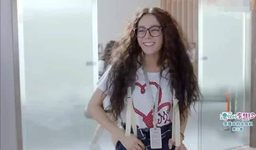 长得美就可以不顾发型?赵丽颖非主流,一人好似一月没洗头!