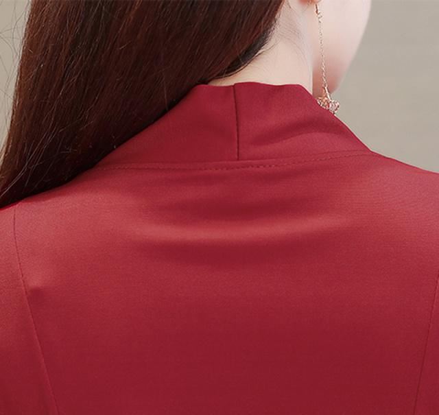  装新款：建议：70后妈妈们，过年打扮嫩点，学下图这样穿搭，洋气超减龄