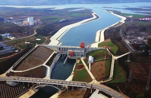  「南水北调」假如将黄河水引入到罗布泊，让沙漠变绿洲，最大的