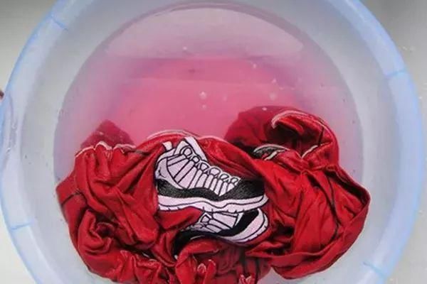  [掉色]为什么越贵的衣服越容易掉色？我们又该如何辨别衣服的质量好不好？