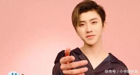 论发型重要性!蔡徐坤最新代言照大背头丑哭!