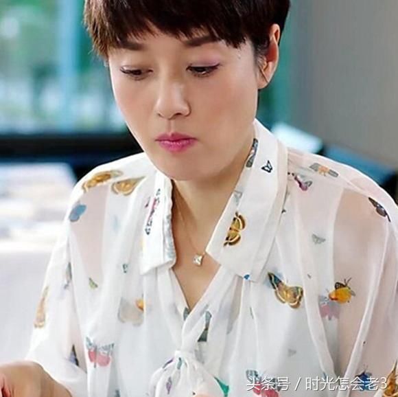 女生穿衬衫要不要塞进裤子？不要纠结，看看马伊琍，杨颖为你示范