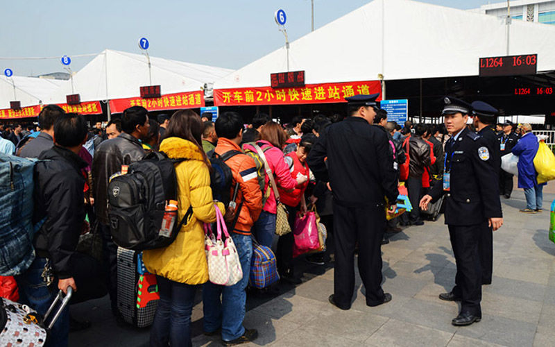 中国流动人口正在缓慢下降，未来，春运将不再一票难求?