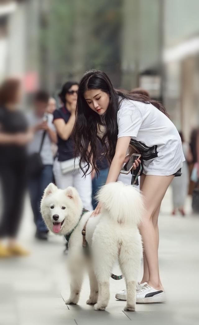 街拍，街头的各种清新自然的装扮，穿出了时尚美，令人百看不厌