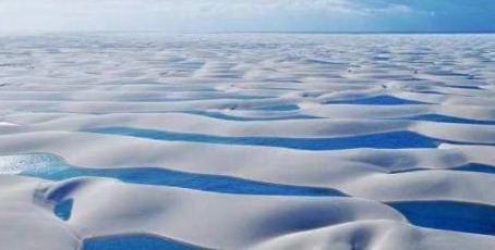 巴西有一个神奇的沙漠,每年雨季水比沙子还多,还鱼虾成群