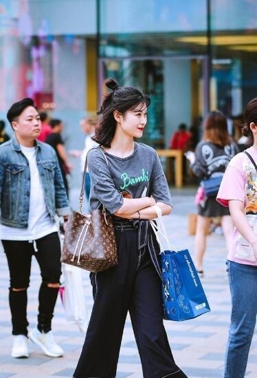 怕冷|时尚街拍美女,图4穿的很时髦,但高跟不能怕冷