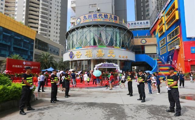 香港影视明星吕良伟到廉江来了