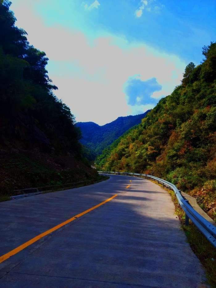 隐藏在大山里的村庄，是亲近大自然的好地方